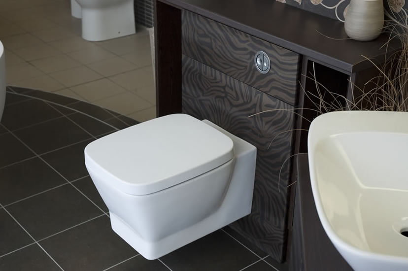 Modern Wall Mounted Pan and Seat in Fitted Furniture